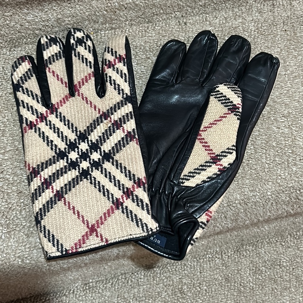๐ฆ Burberry Nova Check Winter Gloves